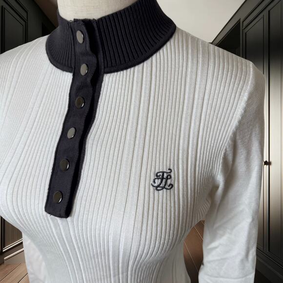 ⛳ Elegant Women’s Knitted Golf Top – Contrast Collar Long Sleeve in White & Gray - Picture 3 of 5